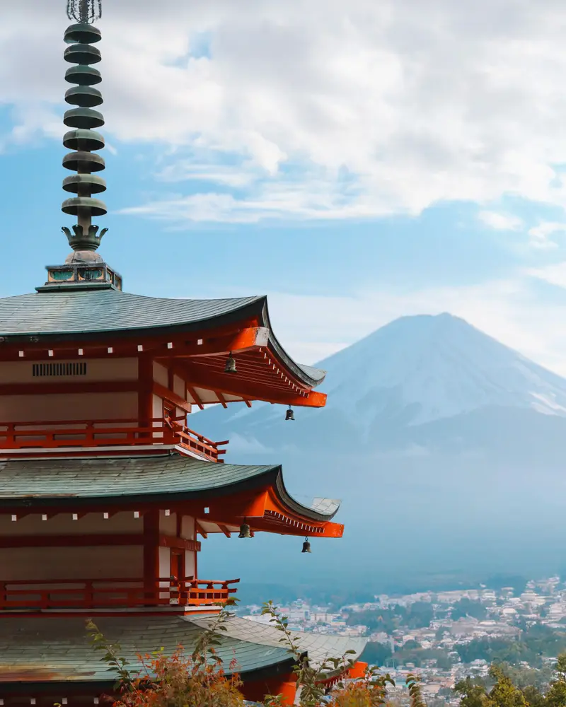 Chureito Pagoda with Mount Fuji behind, Fujiyoshida, Japan